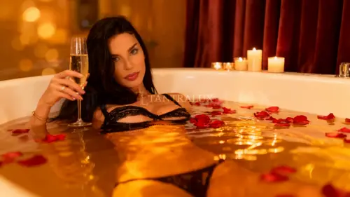 3478509295 Ludovica hot massage Lux Experience 401