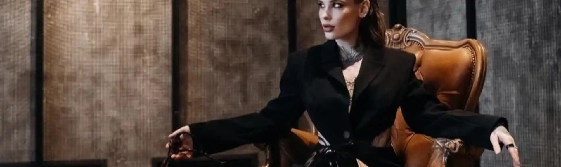 Banner 3444376394 Miss Vivvien 41142