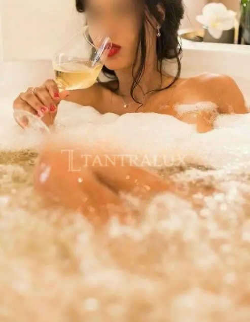 Storia Tantra in suite a 4 mani 14956