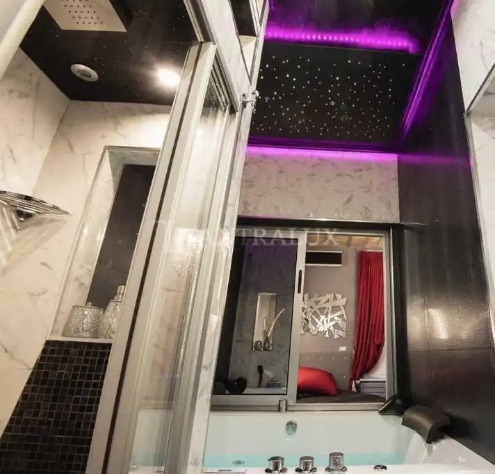 Storia Carezze & TANTRA al BUIO 15471