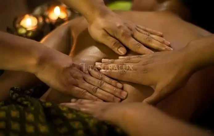 Storia Carezze & TANTRA al BUIO 15562