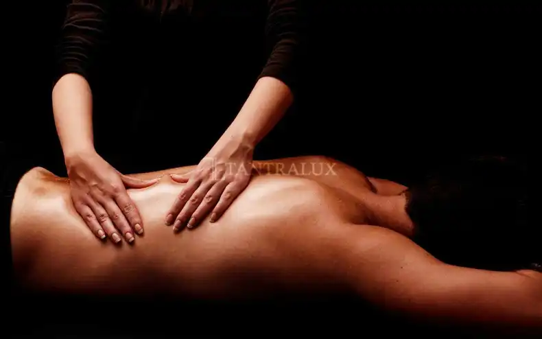 Storia Carezze &TANTRA al BUIO 15624