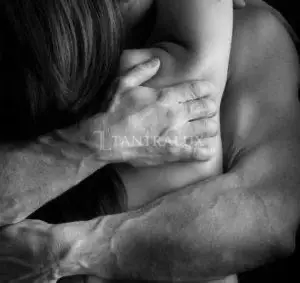 Storia Carezze & TANTRA al BUIO 16113