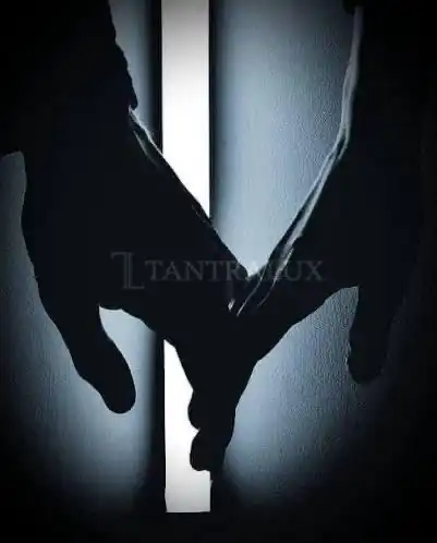 Storia Carezze & TANTRA al BUIO 16114