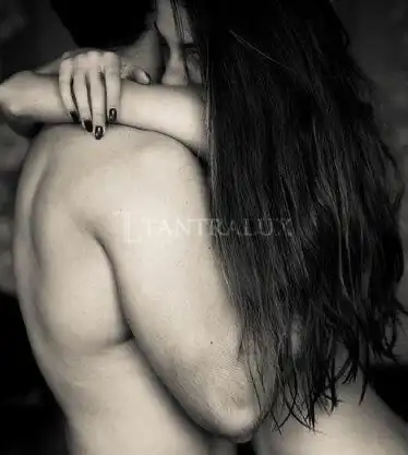 Storia Carezze & TANTRA al BUIO 16248