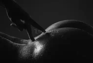 Storia Carezze & TANTRA al BUIO 16309