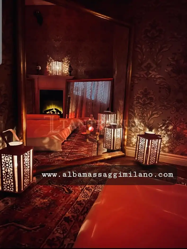 Storia Alba massaggiatrice ita 17124