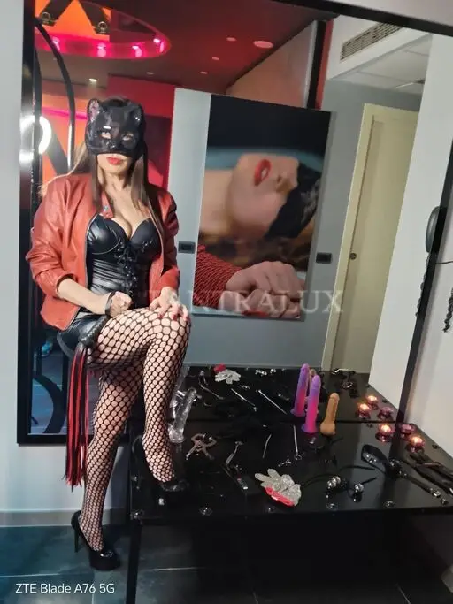 3533875937 Madame Luce 103512