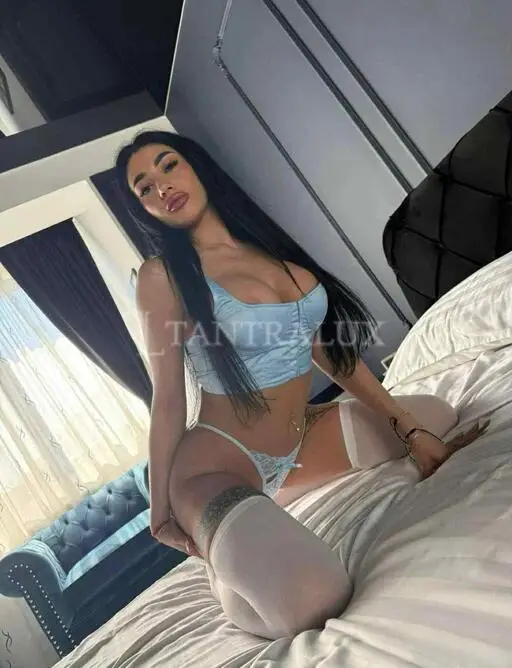 3928562648 Adella 111019