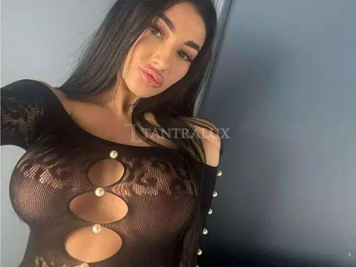 3928562648 Adella 111024