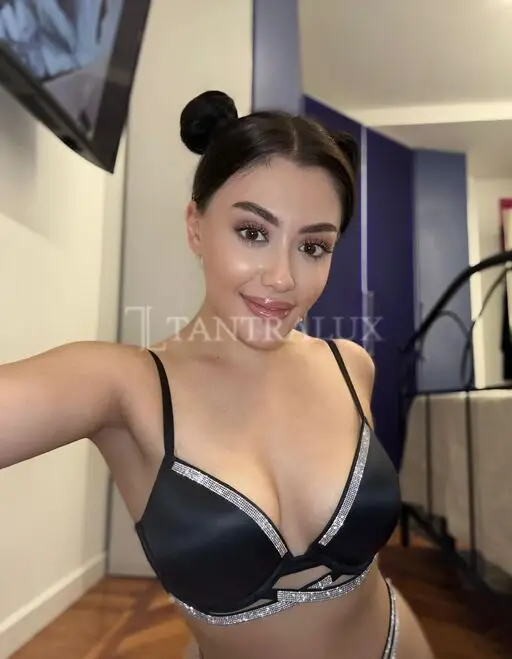 3935228057 Selena 73089