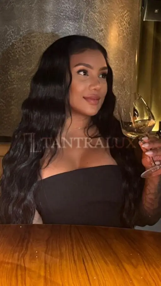 Escort 3513815207 Sarah Cash 39372